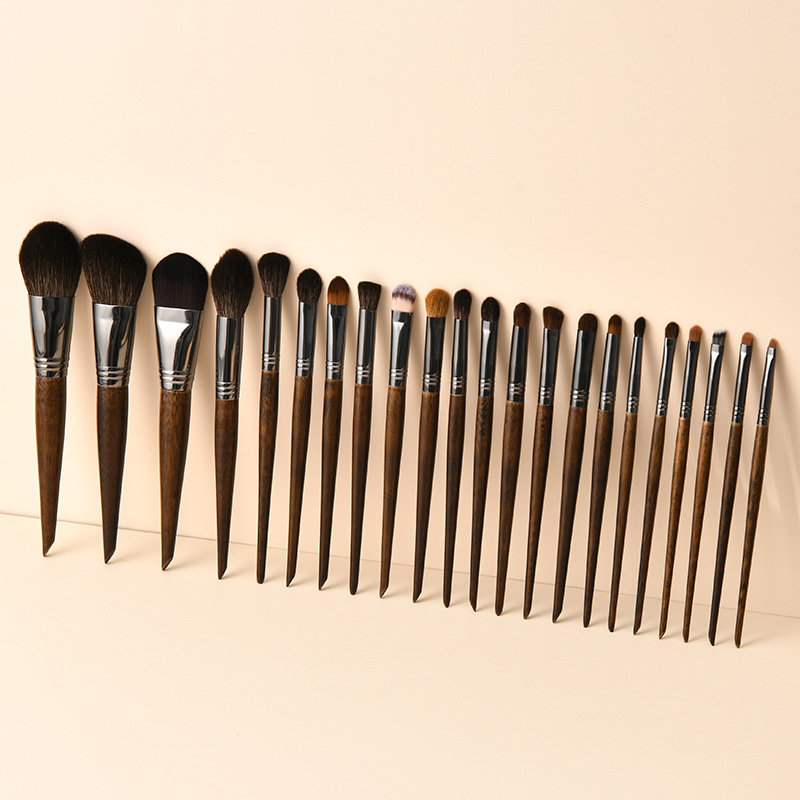 Juego de pinceles de maquillaje de piel de animal transfronterizo 14 herramientas de belleza suave para principiantes juego completo de pinceles de maquillaje al por mayor