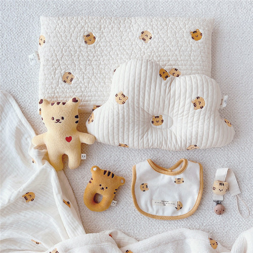 Korean ins baby shaping pillow, anti-eccentric embroidered newborn head shape correction, breathable and sweat-absorbent, universal for all seasons