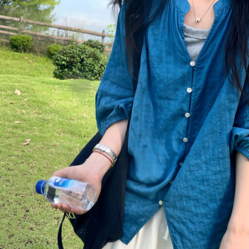 Klein Blue That Enhances Complexion ~ Lazy Style Blue Linen Shirt for Women, Loose Sun-Protective Shirt with 7/8 Sleeves That Covers the Body and Makes You Look Slimmer