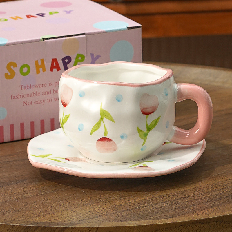 Hermoso conjunto de tazas de café y platos Regalos comerciales Irregulares tazas de desayuno transfronterizas de cerámica Pastoral pintada a mano esmaltada