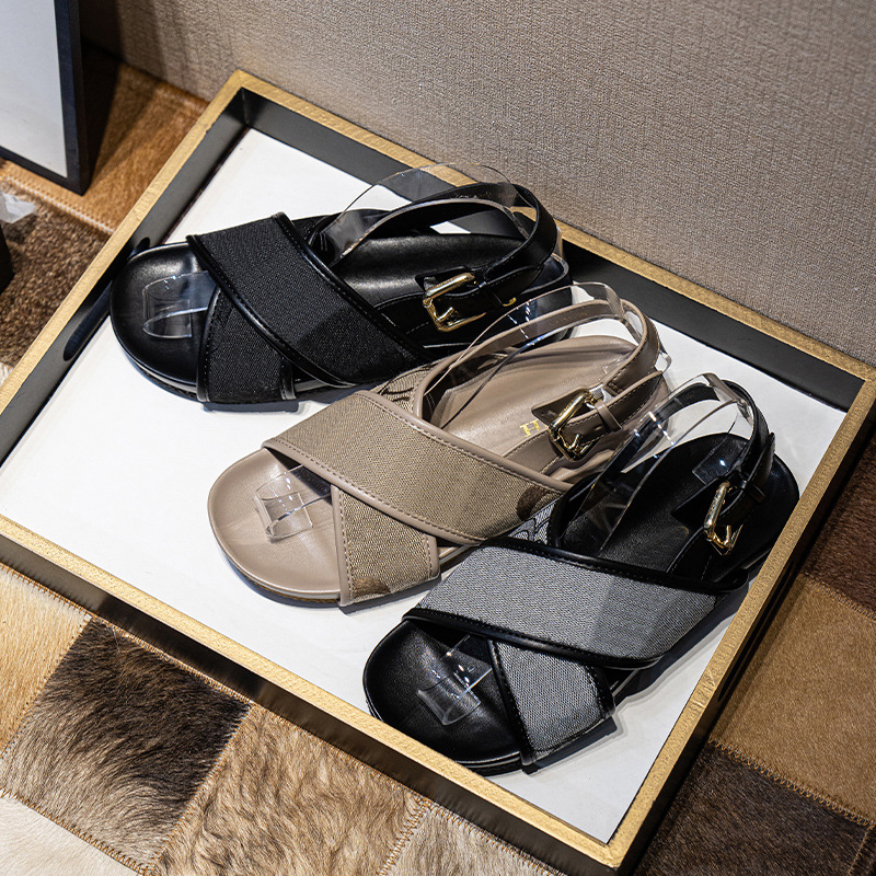 Sandales à semelles épaisses pour femmes 2024 nouveaux vêtements d'extérieur d'été C sandales rehaussantes à brides croisées sandales pour femmes_voghion.com