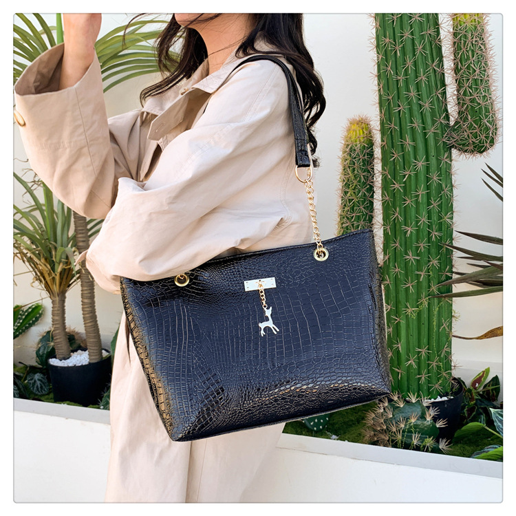 Krokodillemønster, lyst ansikt, 2024, ny mote, koreansk utgave, stor kapasitet, enkel håndholdt dameveske_voghion.com