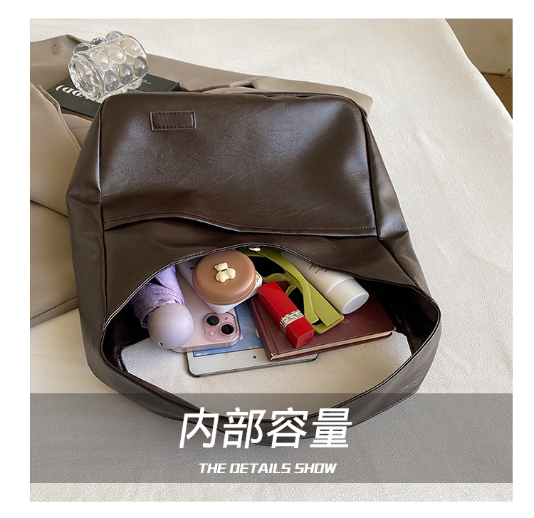 Large-capacity female 2024 new autumn and winter soft leather bucket bag, commuter tote bag, college student class single-shoulder bag Application Scenario