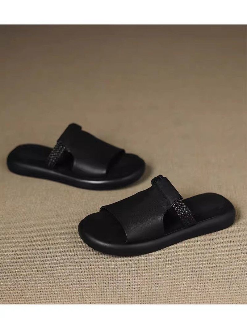 2026 nuevo estilo de verano de cuero suave muffin casual multifuncional simple casual antideslizante zapatillas en forma plana para mujeres