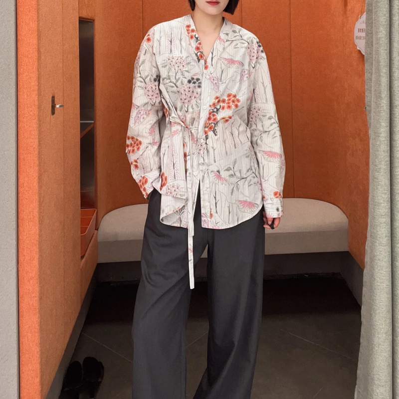 现货 江南系2025秋季宽松复古百搭花卉印花系带休闲V领衬衫女上衣|undefined