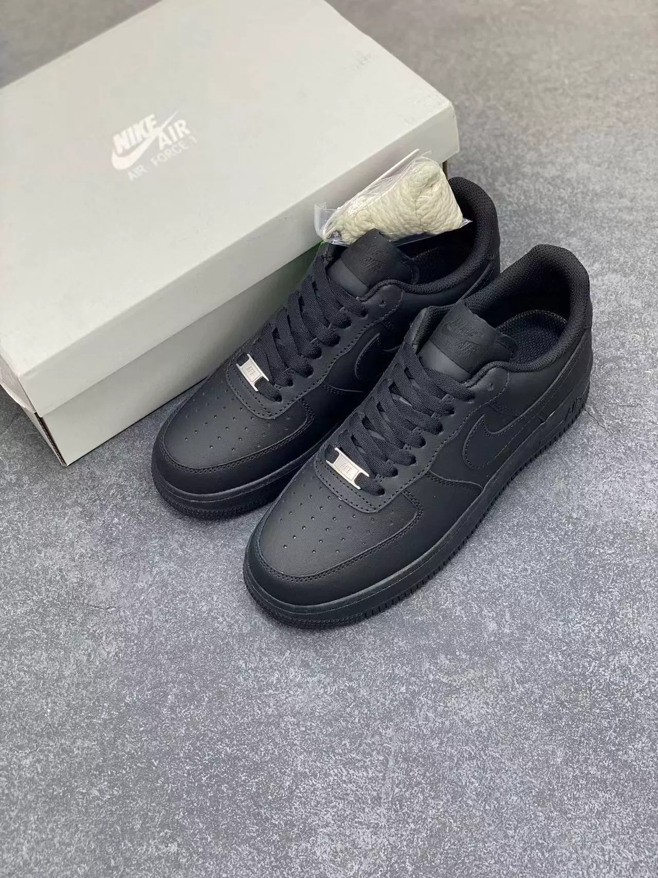 Кроссовки Nike Air Force 1, классика унисекс спортивная обувь, полностью белые и полностью чёрные, размеры 36–46
