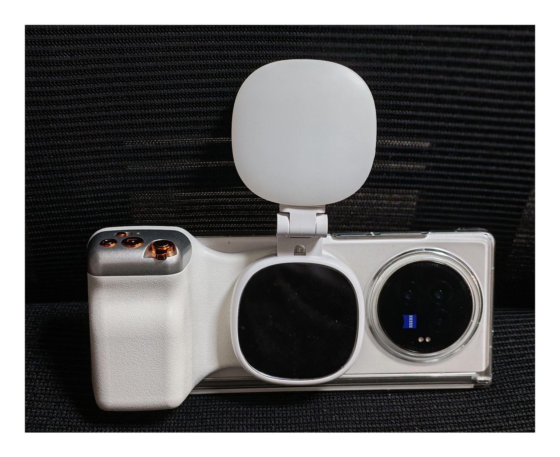 Estabilizador Gimbal con Seguimiento AI Q03 360 Grados de ABS con Control Remoto para Transmisión en Vivo image 13