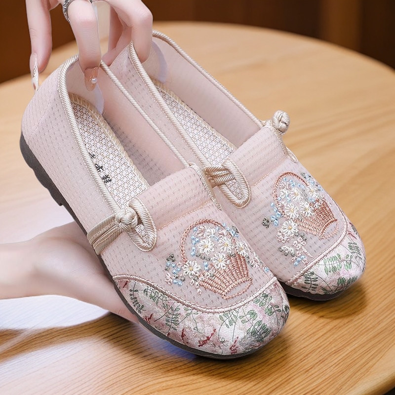 샴페인 컬러의 메쉬 슈즈