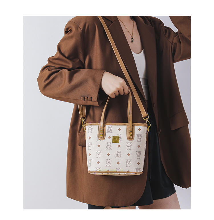 Handtasche 2023 Neue Single Schulter Umhängetasche Damenmode Kleine Quadratische Tasche Net Red Print Kleiner Bär_voghion.com