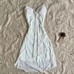 2025年夏の新作ピュアセクシースタイルファッショナブルでエレガントなフィッシュテールヘムラインVネックスリムサスペンダードレス