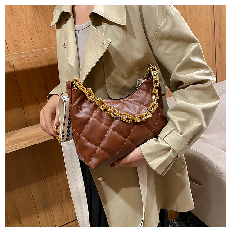 This Year's Popular Small Bag Women's Bag 2022 New Fashion Rhombic Western Style Messenger Bag Internet Celebrity Solid Color Chain Bag display picture 12