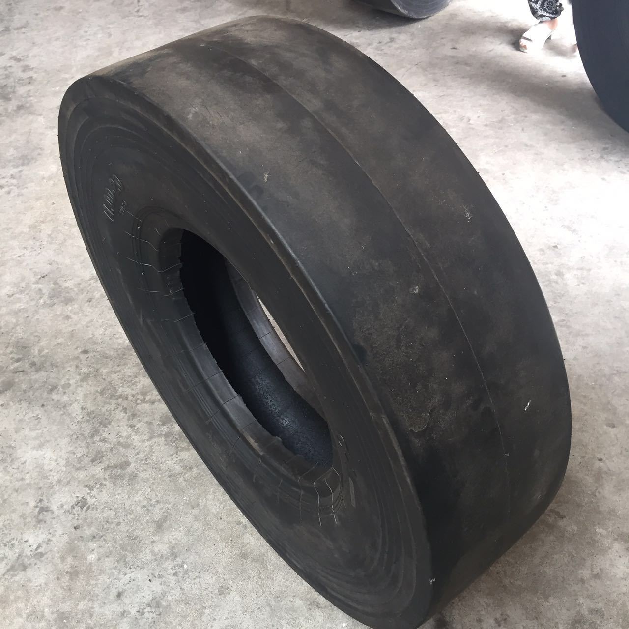 前进轮胎工业用胎C-1A压路机轮胎23.1-26光面轮胎厂家批发价优