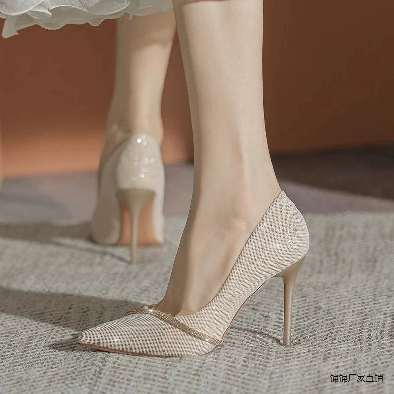 Туфли на высоком каблуке женщины на каблуке 2025 новая весна и осень заостренная подружка невесты платье свадебная обувь сексуальный темперамент банкет