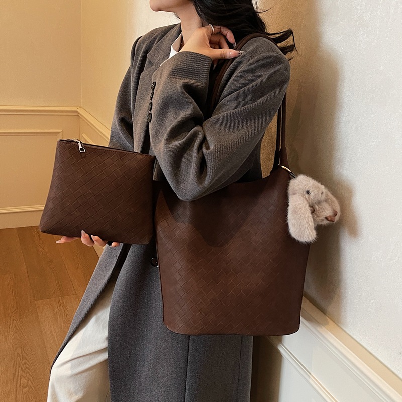 2025 nuevo bolso de mujer coreano retro bolso de cubo de mano nicho bolso de tejido de gran capacidad de viaje de hombro bolso de madre