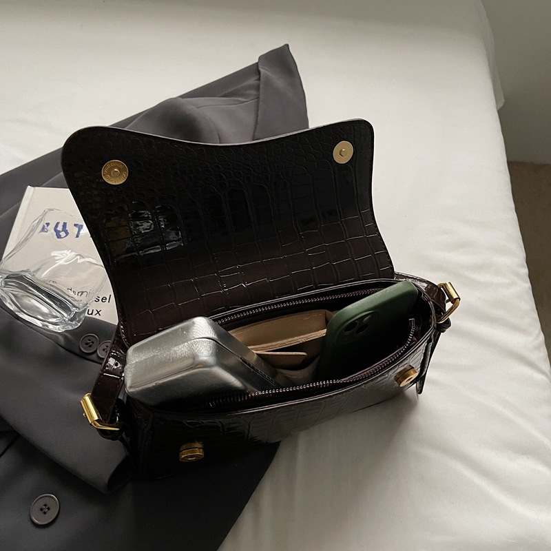 2024 nuevo estilo PU de color sólido moda personalidad diaria patrón de piedra simple bolso de hombro bolso de axila con hebilla de metal