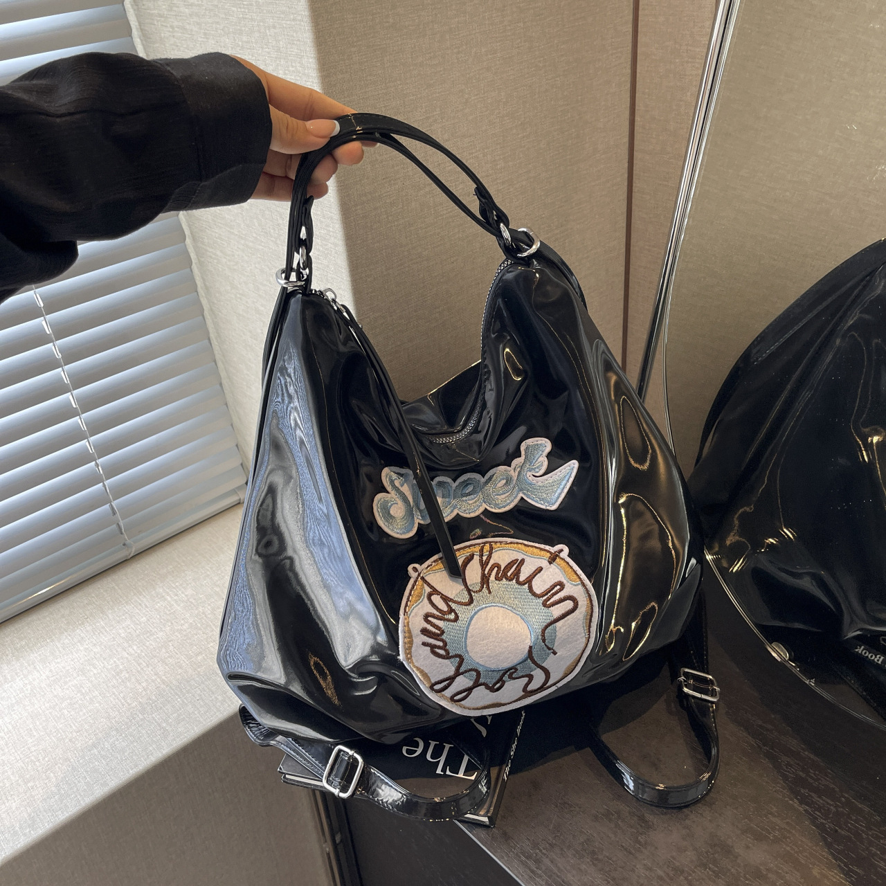 Trendy Multiple Back Methods Stor Kapacitet til Kvinder 2024 Nye Tasker Letter Pendler Skuldertaske Studenterygsæk_voghion.com