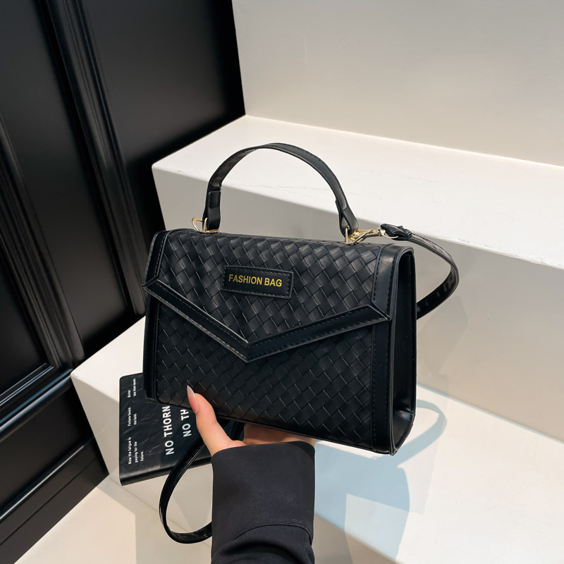 编织包包女2025跨境新款韩版通勤手提包小众设计单肩包斜跨小方包