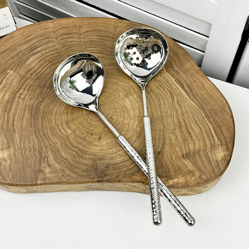 Chockmen Zhuo Deming 18 / 10 martillo de acero inoxidable con patrón de corazón, cucharas de chispa, cucharas gruesas de bola de pesca, cucharas de chispa de chispa