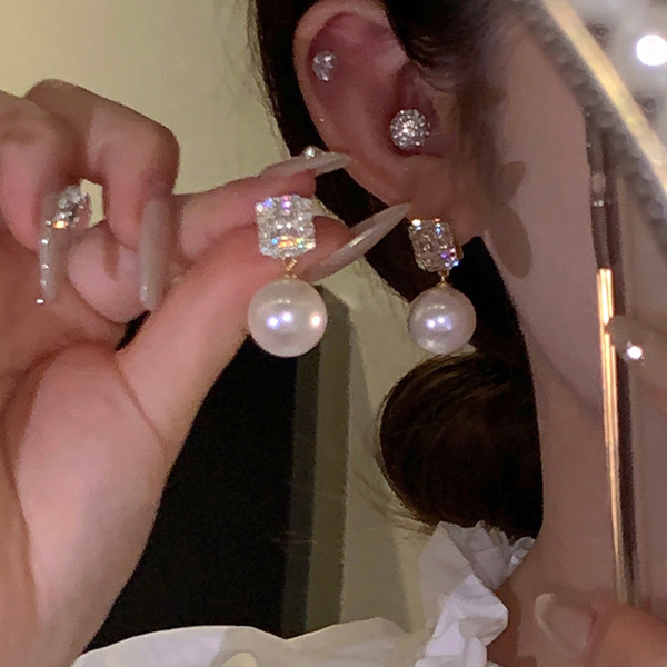 Square fashionable elegant earrings with zircon from pearl