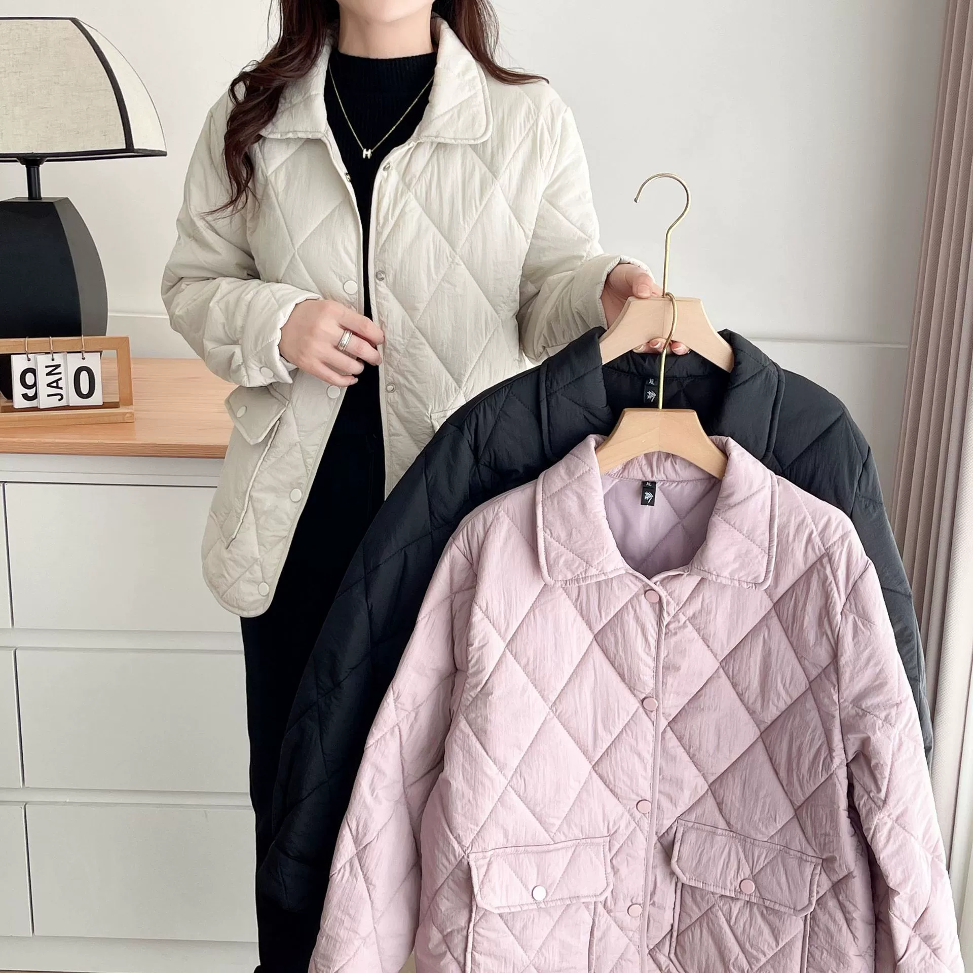Тонкая женская хлопчатобумажная одежда большого размера 2024 осень-зима новая толстая ММ минус возрастная лацкая ромбовидная свободная хлопчатобумажная куртка 56487