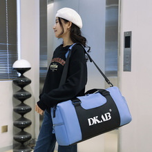 �羳�����r���\�ӽ�����С���OӋ�д��������а���ĸ�μ�б���Ů