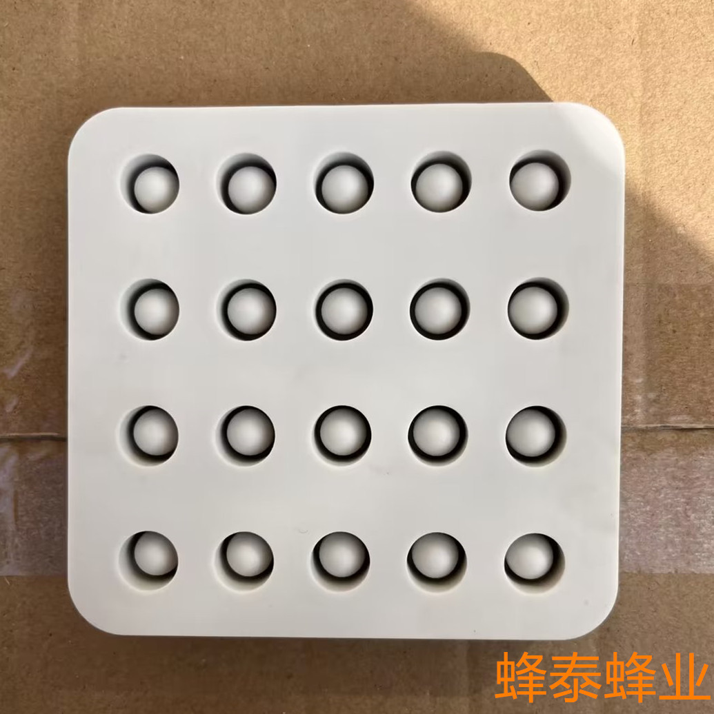 跨境热卖硅胶巢础王台杯20孔手动橡胶巢础杯蜂蜡王浆杯装养蜂工具