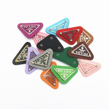 P家三角皮标皮牌倒三角标服装鞋帽发饰皮革商标金属扣钮扣极简风