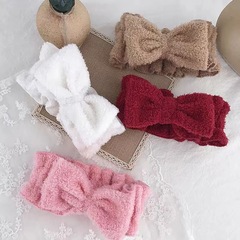 甘い蝶結びの広い顔のヘアバンドは簡単にマスクをつけます。