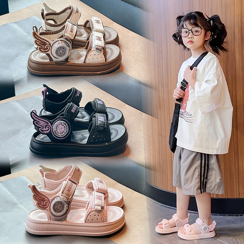 Girls' Winged Rotating Buckle Sandals 2026 Spring and Summer New Children's Hollow Beach Shoes Fashionable Open-Toe Shoes