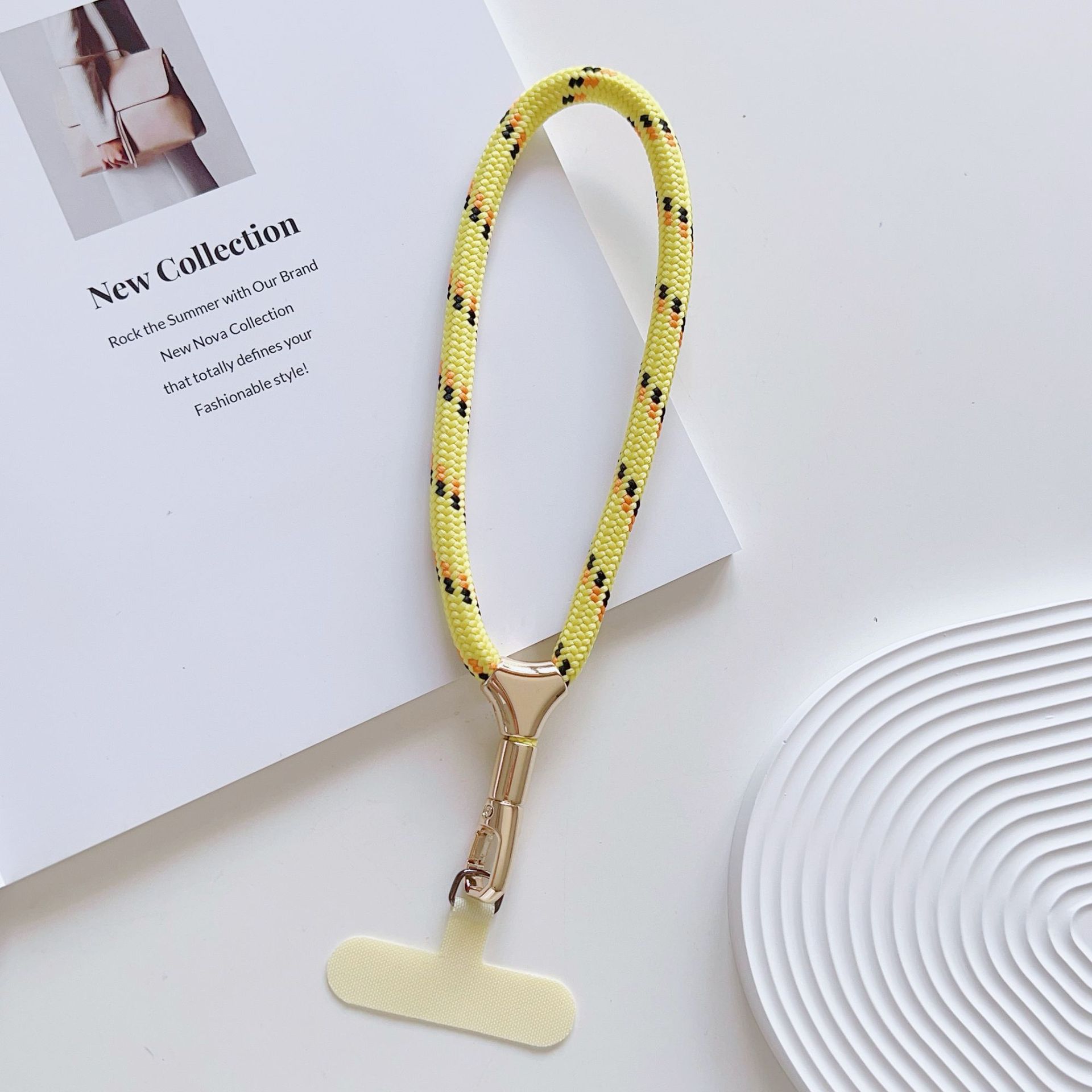 Cuerdas de muñeca ajustables de alta calidad con clips de hebilla pequeñas y frescas de poliéster corto para colgar teléfonos móviles simples y versátiles