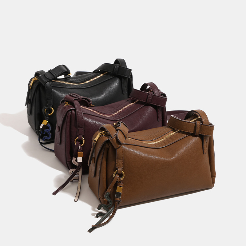 Retro Women's Shoulder Bag In Vegetable Tanned Cowhide Leather_voghion.com