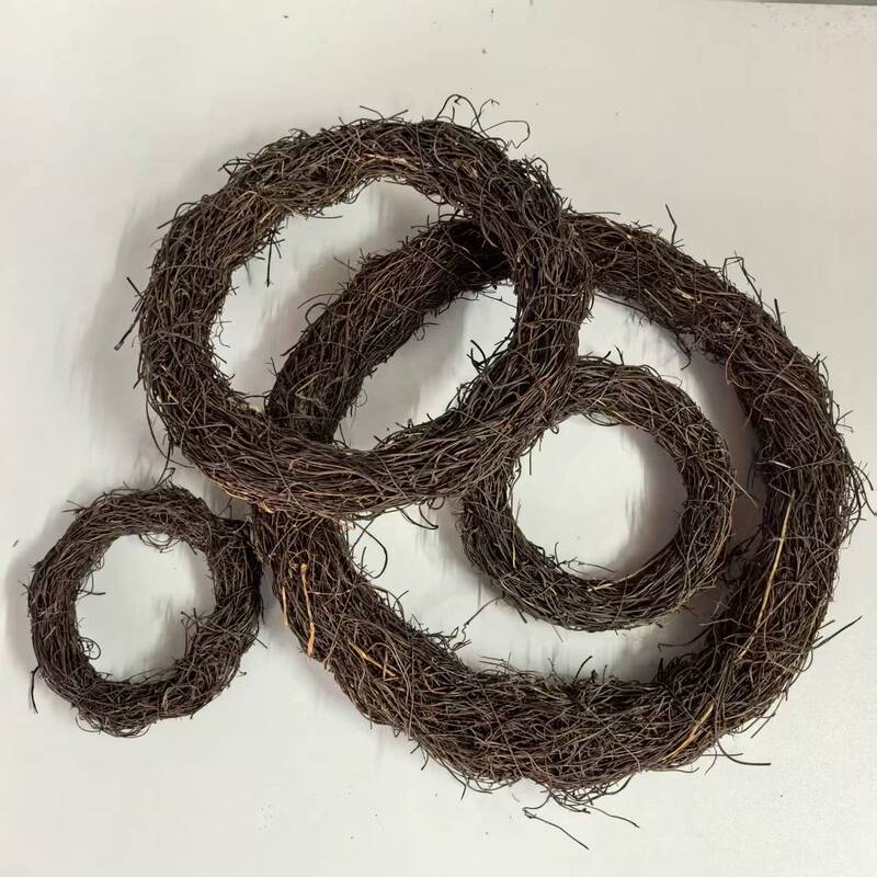 Factory production florist toad rattan ring Christmas rattan ring beautiful countryside natural rattan Christmas wreath processing accessories