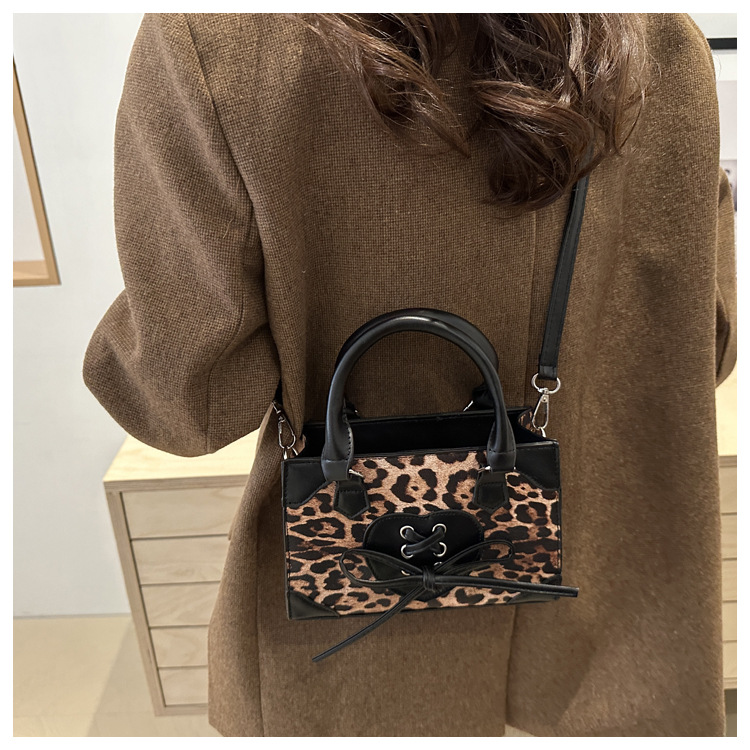 337g Weight Synthetic Leather Lining Material Zipper Closure Type Single Shoulder Strap Strap Type Crossbody Bag Bags Type Casual, Shopping Occasion Pu Leather Material Leopard Pattern All Seasons Season Women's Gender Streetwear Style Square Shape Medium Size Women's Medium Pu Leather Leopard Streetwear Square Zipper Crossbody Bag 12