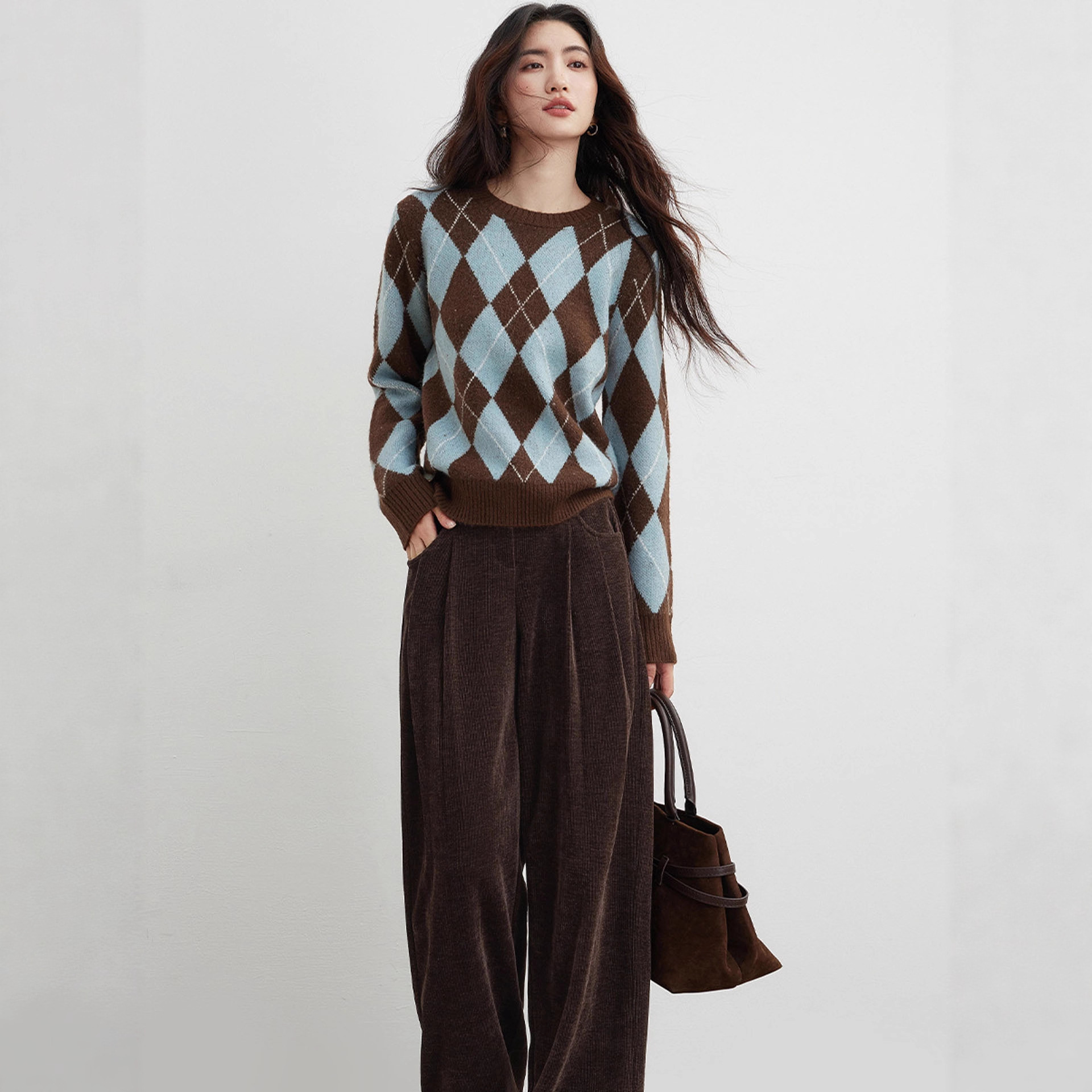Trendy and Stylish Color-Blocked Diamond-Pattern Long-Sleeve Cashmere Sweater 2025 Winter Fashionable Versatile Round-Neck Pullover Knitwear