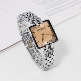�r���p��С�����α��PŮʿ�ֱ����ֵ��ˮ���s���e�̄Մ������