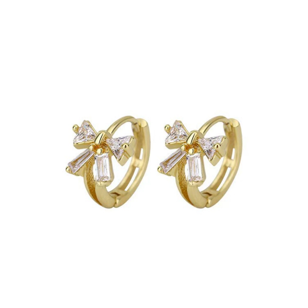 Orecchini a cerchio compatti a forma di farfalla con zirconi, unici e dal design elegante, perfetti per le donne. Semplici e versatili._voghion.com