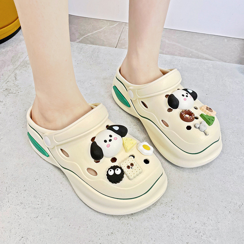 Nueva calidad de bricolaje, zapatos con agujeros, mujeres al por mayor, 2025, uso de verano, fondo grueso de dibujos animados, pisando mierda, sandalias Baotou, cabello