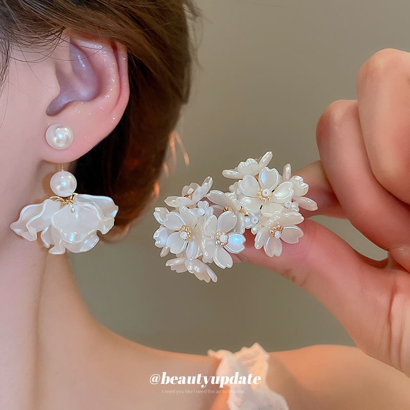 Aguja de plata, flores, racimos de flores, pendientes de perlas con flecos, temperamento elegante francés, pendientes exquisitos, lujo ligero, pendientes de alta gama, mujeres