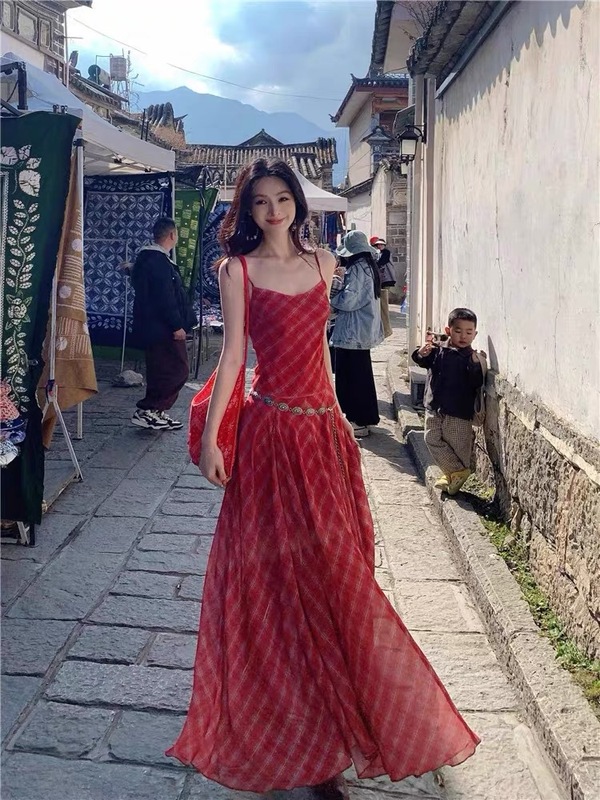 云南新疆沙漠度假穿搭复古红色格子吊带连衣裙女夏季收腰大摆长裙|undefined