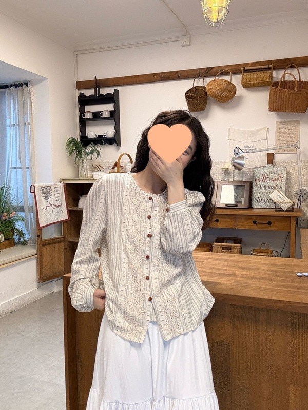 法式复古蕾丝拼接条纹衬衫2025春夏新款小众设计感洋气长袖上衣女|undefined