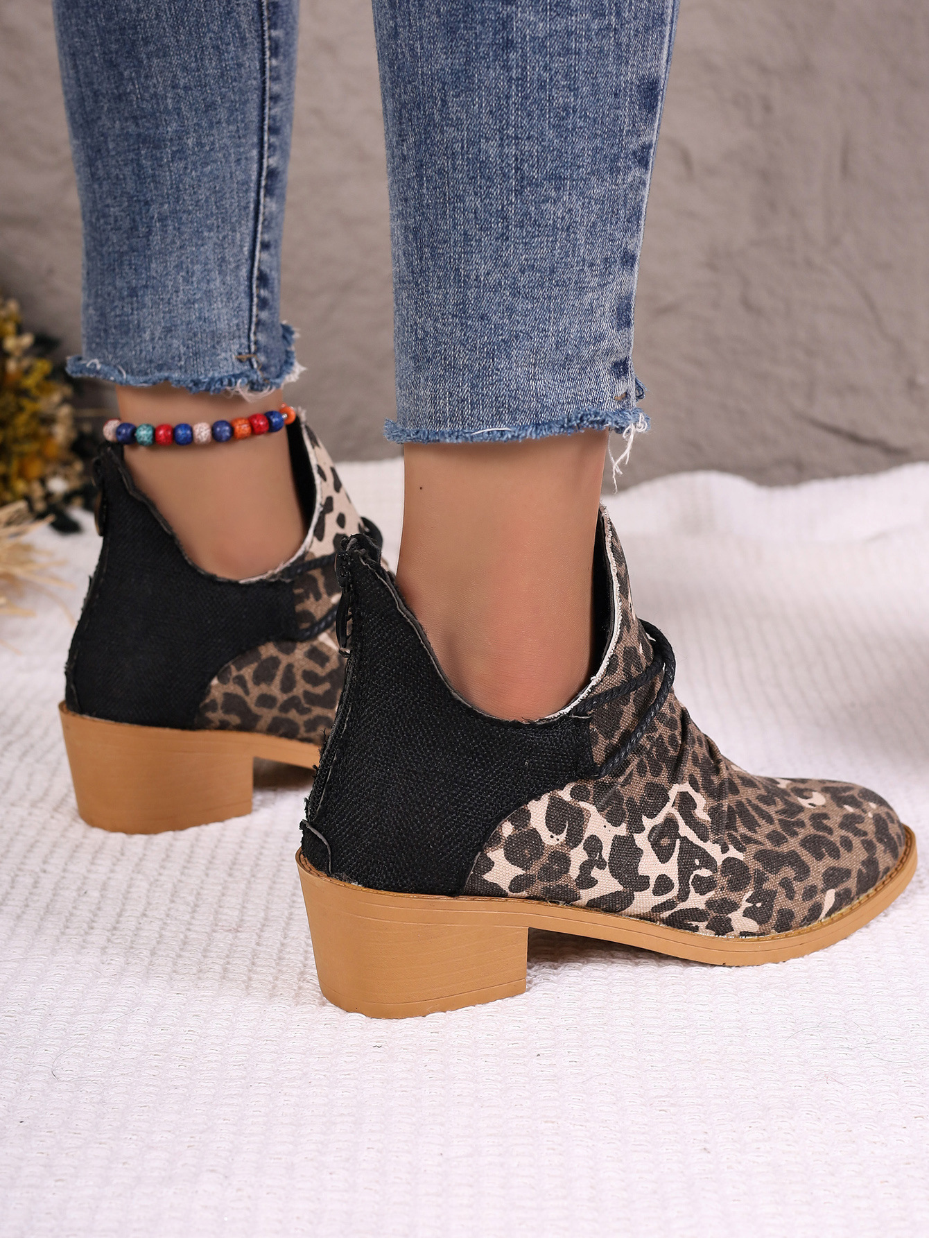 Women's new pointy square heel leopard print fashion ankle boots_voghion.com