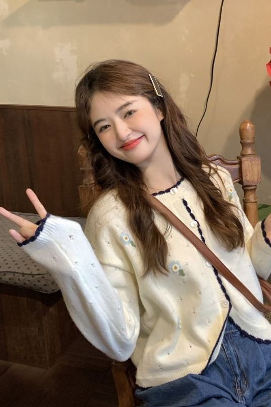 花朵刺绣白色短款毛衣外套女春季甜美温柔风宽松外搭圆领针织开衫|undefined