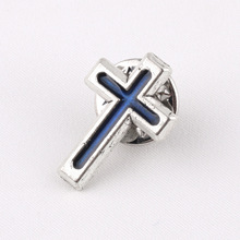 欧美热销时尚个性风潮金属滴油十字胸扣徽章服装配饰跨境批发货源