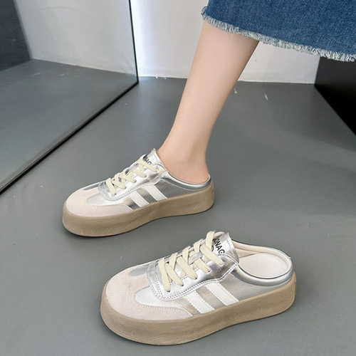 Chunky-sole, closed-toe slippers for women: summer outdoor wear, easy slip-on style in white, German-style casual half-slippers