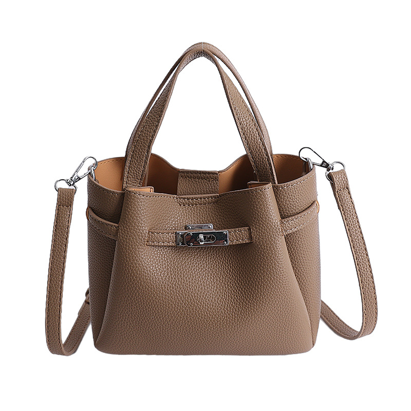 Cestas de platos de mano de alta sensación, bolsos para mujeres, 2026 nuevo estilo de moda, lichi, bolsos de mochila versátiles