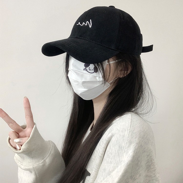 黒い野球帽の女性2025の新型は頭を大きくして顔を大きくします。|undefined