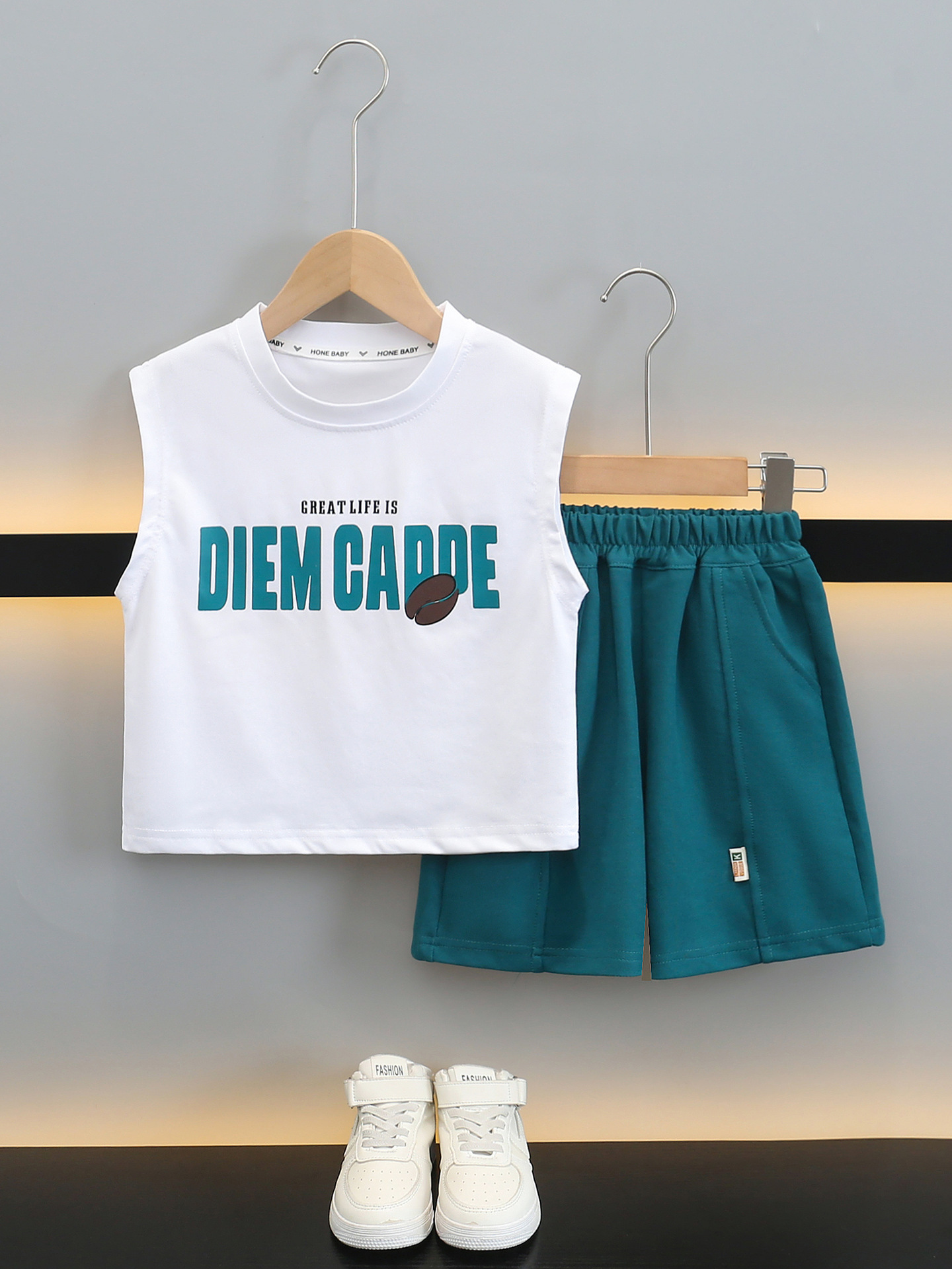 8517 traje de chaleco para niños pantalones cortos sin mangas de verano para niños de dos piezas 2025 nueva ropa de calle frita para bebés 3