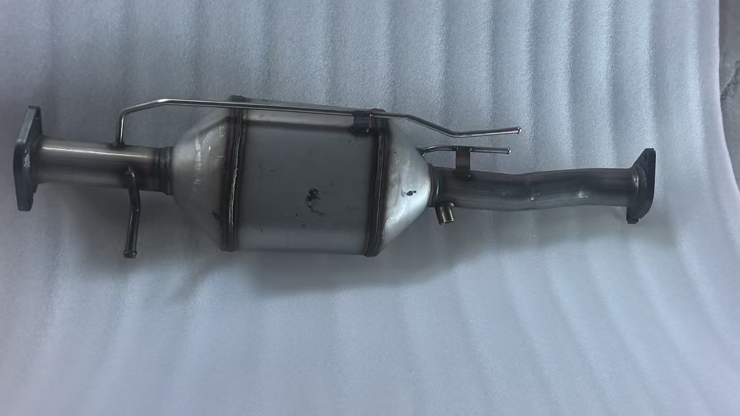 Supply of three-way catalytic converter suitable for Ford Kuga I2008-2012 2.0 TDI 100-103KW