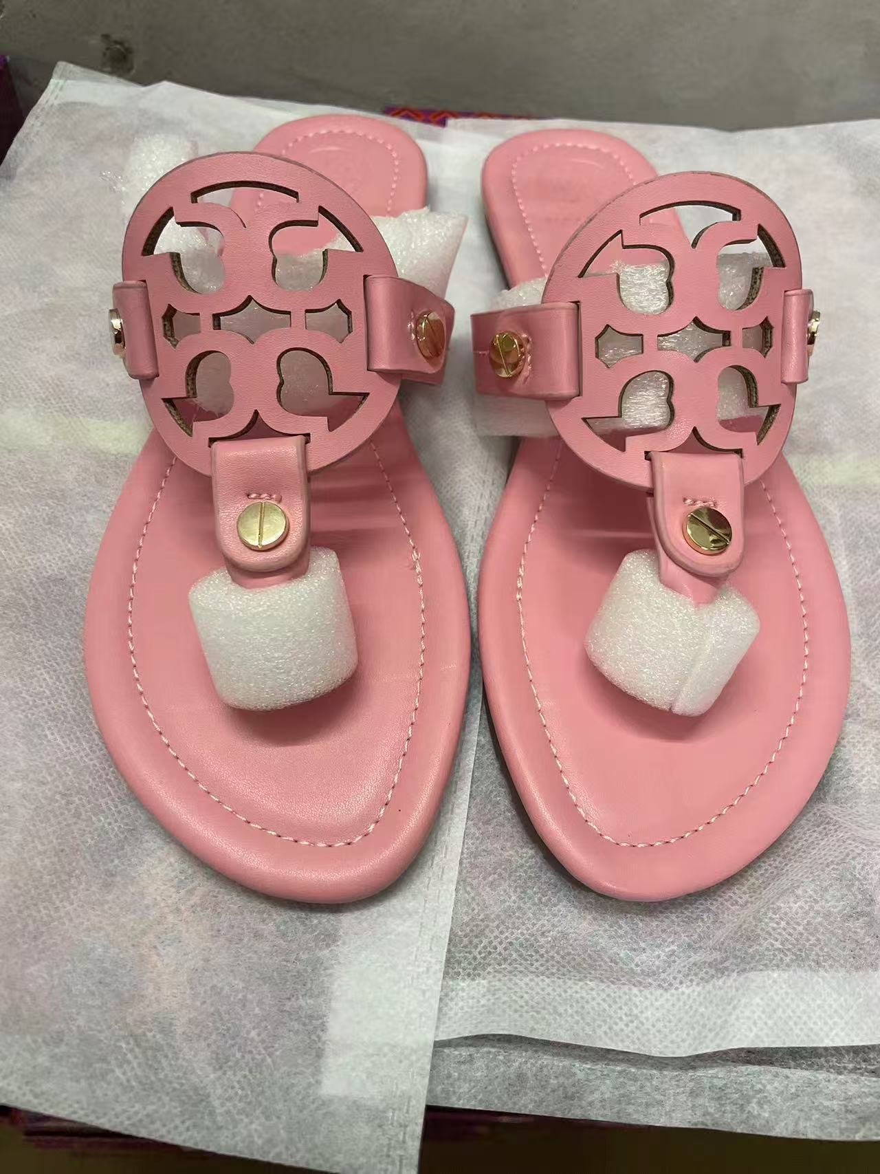 2024 nuevo tipo de zapatillas TB casuales con suela plana para mujeres de verano, zapatos de playa antideslizantes con suela gruesa