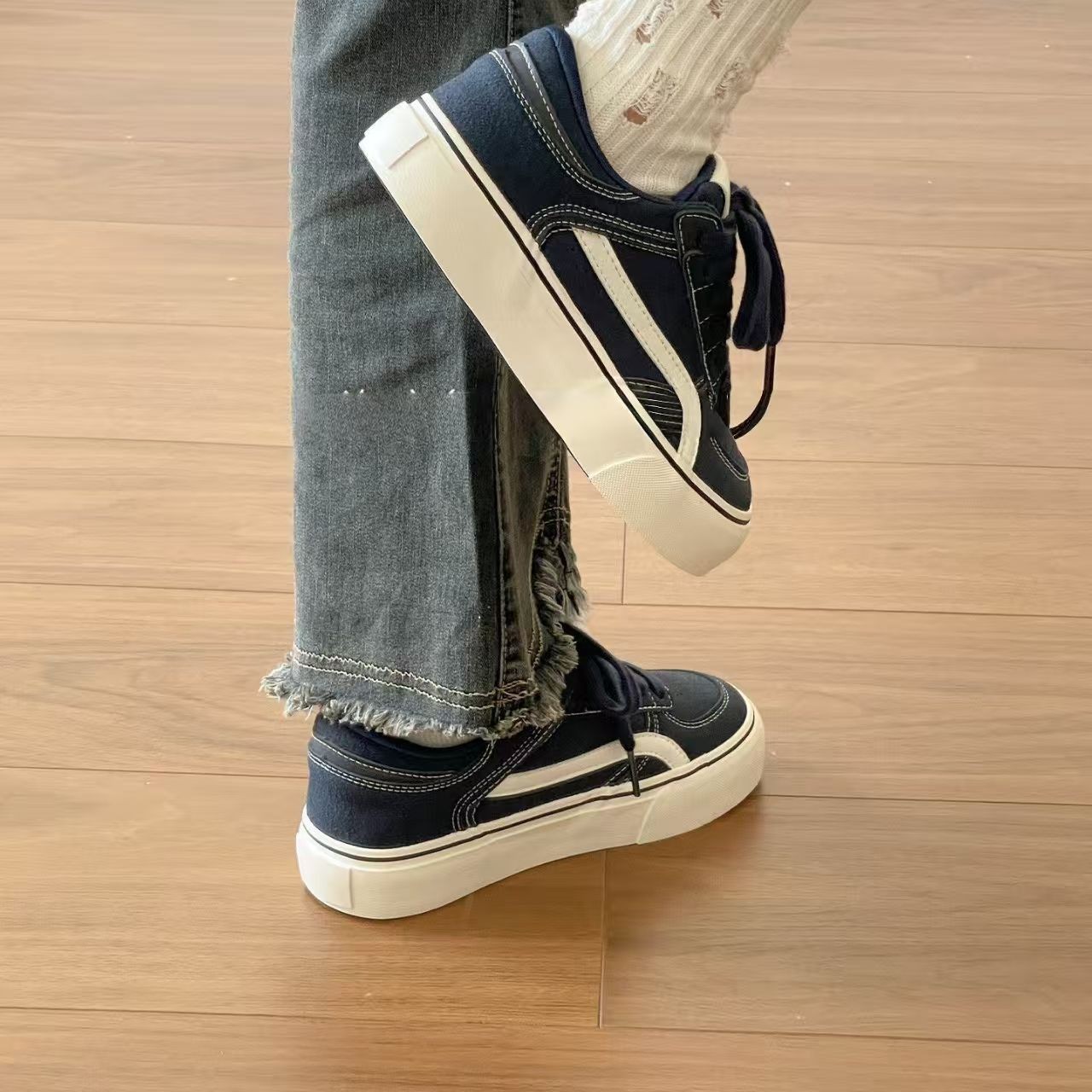 Zapatos de entrenamiento para mujeres 2026 primavera nueva correa multifacé retro zapatos blancos estudiantes Agan zapatos deportivos casuales skate